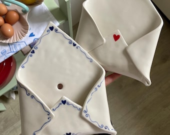 Vorbestellung – Wandbehang „Erinnerungsumschlag“ | Handgefertigte Keramik