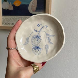 Ceramic Strawberry Plant Trinket Dish