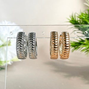 Large Textured Hoop Earrings, Wide Patterned Hoops, Chunky Hoops, Hollow Hoop Earrings, Elegante Hoops, Vintage Hoop Earrings, Gift for Her