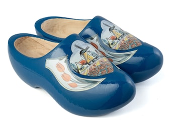 Blauwe tulp houten klompen, wooden shoes/clogs, dutch wooden shoes