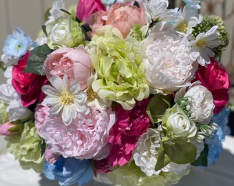 Everyday floral arrangement, luxurious artificial arrangement, artificial flowers, everyday centerpiece, centerpiece with hydrangeas