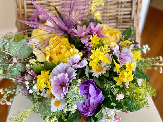 Spring Centerpiece, Spring Arrangement, Easter Centerpiece, Floral Centerpiece, Spring Centerpiece for Table, Easter Centerpiece for Table