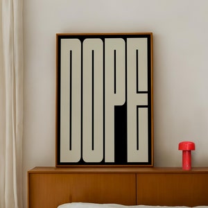 Póster de tipografía minimalista DOPE, arte mural, texto limpio en blanco y negro, diseño gráfico retro audaz, decoración con citas modernas y arte de palabras de moda.