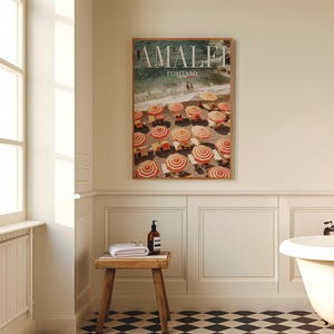 Stampa artistica da parete retrò Costiera Amalfitana Positano, decorazione estiva da spiaggia italiana, fotografia costiera con ombrelloni arancioni, poster di viaggio, arredamento per la casa A3
