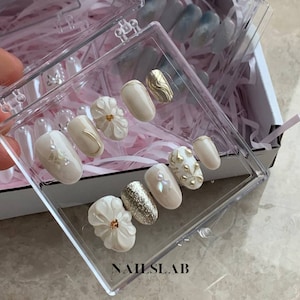 Cream Gold Press On Nails, 3D Floral Design, Short Fake Nails, Reusable Nail Art, Wedding Nails, Gift for Her