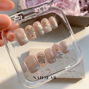 Uñas navideñas brillantes, juego de uñas navideñas, uñas navideñas hechas a mano, uñas elegantes de invierno
