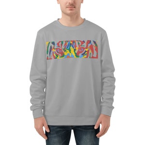 Op de afbeelding: Een grijs sweatshirt met een kleurrijk tijgergezichtontwerp op de voorkant. De ogen van de tijger zijn blauw.