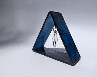 Freestanding Triangular Rainbow Prism
