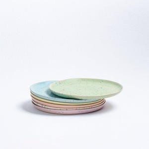 Kleiner Teller, Frühstücksteller Keramik Dessertteller New Party ø22cm in Weiß-Pink-Blau-Grün-Lila-Gelb - 1 Stück - Handgemacht aus Portugal