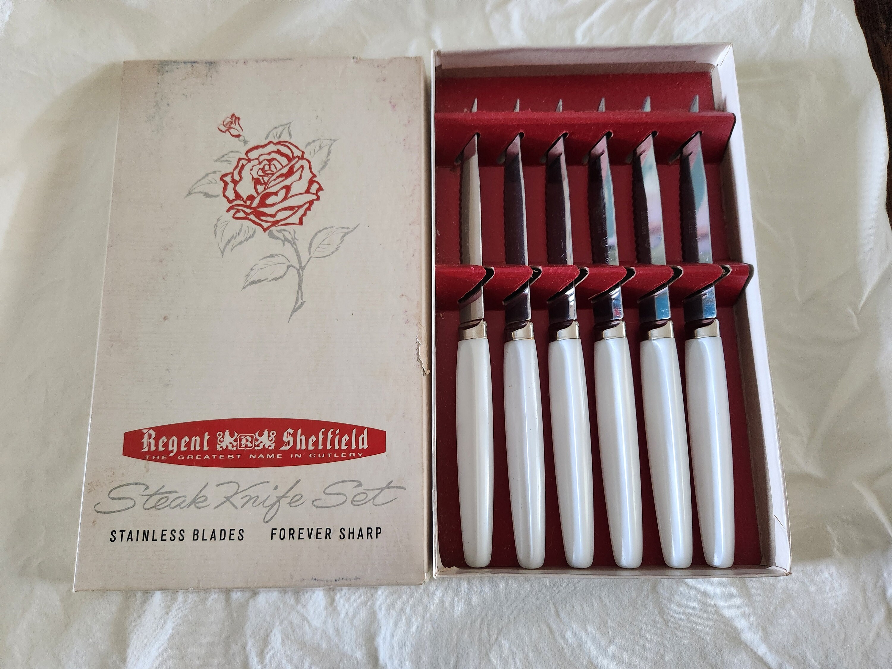 Vintage Regent Sheffield Set of 6 Stainless White Handle Steak Knives