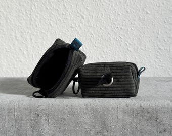 Gassitaschen: Kotbeuteltasche und Leckerlitasche 8x3x3cm – Weicher grüner Cord – Snacktasche – Trainingstasche Hund – Kleine Futtertasche