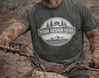 Comfort Colors 1717 model T-shirt blauw sparrenhout | Modderige offroad-lifestyle voor heren | Mockup outdoorkleding | Digitale JPG-download