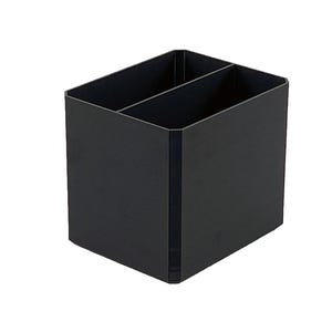 Pu&ograve; includere: Un organizer da scrivania nero con due scomparti. L'organizer rettangolare ha un design elegante e moderno ed &egrave; realizzato in un materiale opaco e solido. I compartimenti sono divisi da un divisorio verticale.