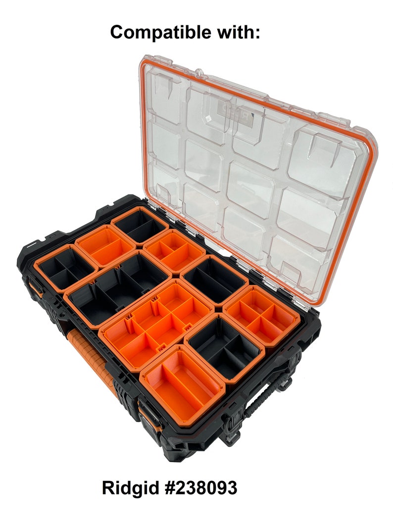 Peut inclure: Une bo&icirc;te &agrave; outils noire et orange ouverte avec un couvercle transparent. La bo&icirc;te &agrave; outils comporte plusieurs compartiments et est compatible avec Ridgid #238093.