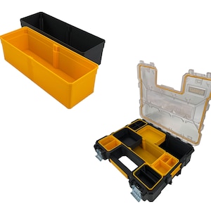 以下が含まれることがあります： 透明な蓋が付いた黄色と黒のプラスチック製のツールボックス。ボックスには、小さなツールや部品を整理するための複数のコンパートメントがあります。