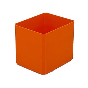 Pode incluir: Um recipiente de armazenamento retangular laranja com uma abertura quadrada. O recipiente &eacute; feito de um material s&oacute;lido e tem uma superf&iacute;cie lisa. O interior do recipiente tamb&eacute;m &eacute; laranja.