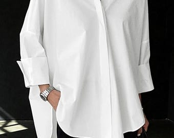 Camisa de algodón extragrande con botones y acabado suave con efecto lavado pigmentado.