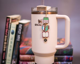 Gestapelte Bücher Stanley Charm: Personalisiertes Holz Accessoire