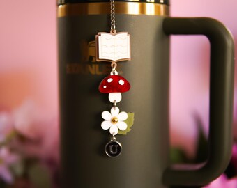 Personalisierter Buch & Pilz Anhänger: Acryl Anhänger, Cottagecore Accessoire