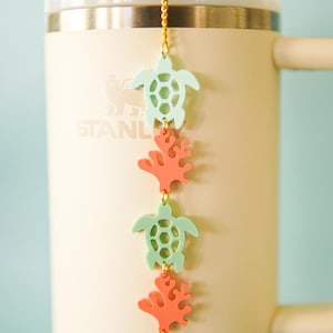 Turtle Reef Stanley Straw Charm: Spersonalizowany akrylowy dodatek do kubka
