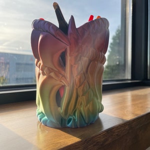 Porta-canetas em formato de escama de dragão impresso em 3D: organizador de escritório de fantasia