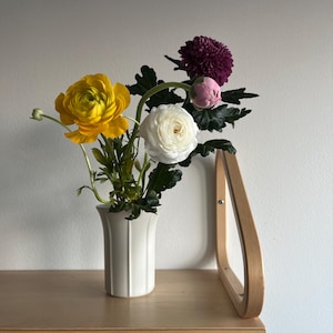 Vintage Arabia Kaisla Vase by Gunvor Olin-Grönqvist: Scandinavian Ceramic Decor