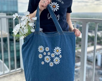 Übergroße bestickte Daisy Denim-Einkaufstasche