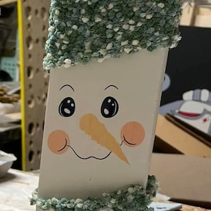 Snowman Shelf Sitter: Winter Room Decor