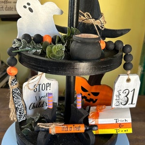 Halloween Tiered Tray Decor: 10-Piece Spooky Set