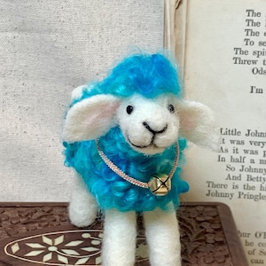 Needle Felted Sheep Lillibelle – Handmade Wool Animal, Soft Pastel Spring Decor, Collectible Waldorf Doll, Farmhouse Gift