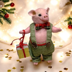 Handmade Needle Felted Pig - Cute Wool Piggy Decor - Farmhouse Animal Gift - Soft Pig Figurine - Farm Lover Gift - Wool Pig Toy