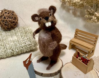 Needle Felted Beaver: Handmade Wool Animal Figurine - Woodland Decor