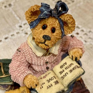 Boyds Bears &quot;Victoria Lynn Great Escapes&quot; Collectible Bearstone Vintage 2001 | Style 227753 | Rare Retired Resin Figurine Reader&#39;s Gift