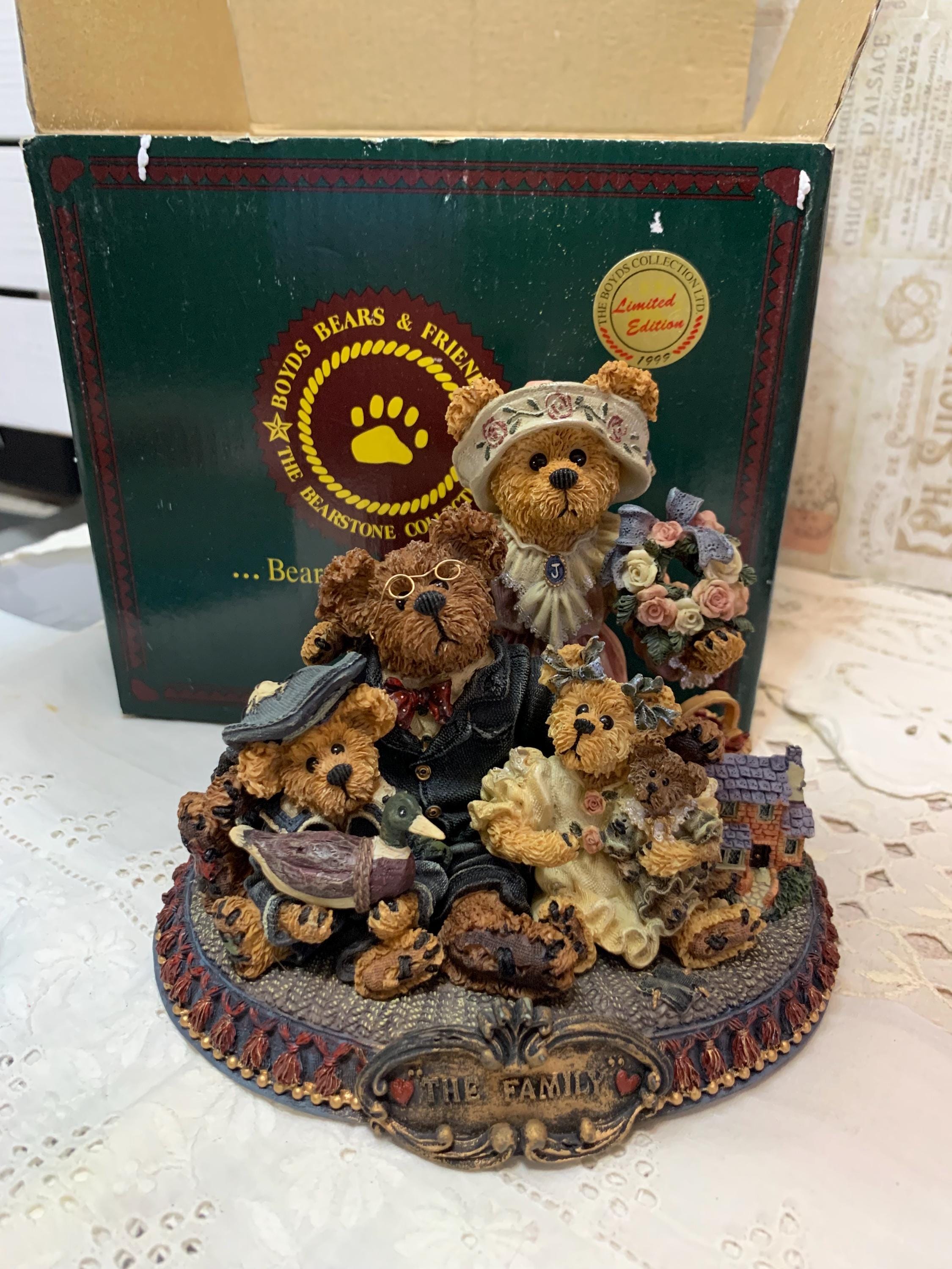 Vintage Boyds Bears Family Figurine: Retired Bearstone Collection