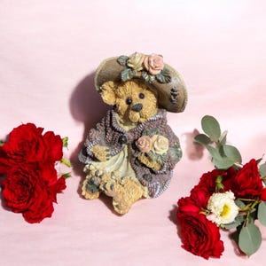 Boyds Bears &quot;Mrs Tuttle - Stop And Smell The Roses&quot; Figurine Issued 1999 | Style 228315| Vintage Gift | Fancy Lady Bear with Flowers