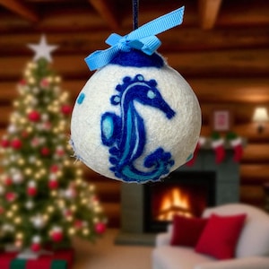 Needle Felted Ornament – Handmade Wool Summer Decor – Soft Sculpture Gift – Felted Blue Beach Seahorse – Whimsical Seasonal Ocean Decoration