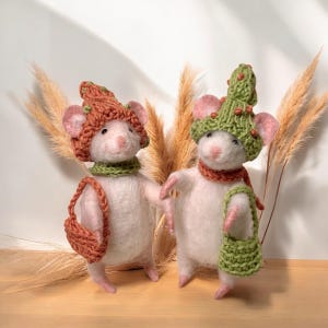 Needle Felted Mouse – Whimsical Wool Art Dolls in Colorful Outfits – Handmade Collectible Figurines, Gift for Mouse Lovers– Cute Creatures