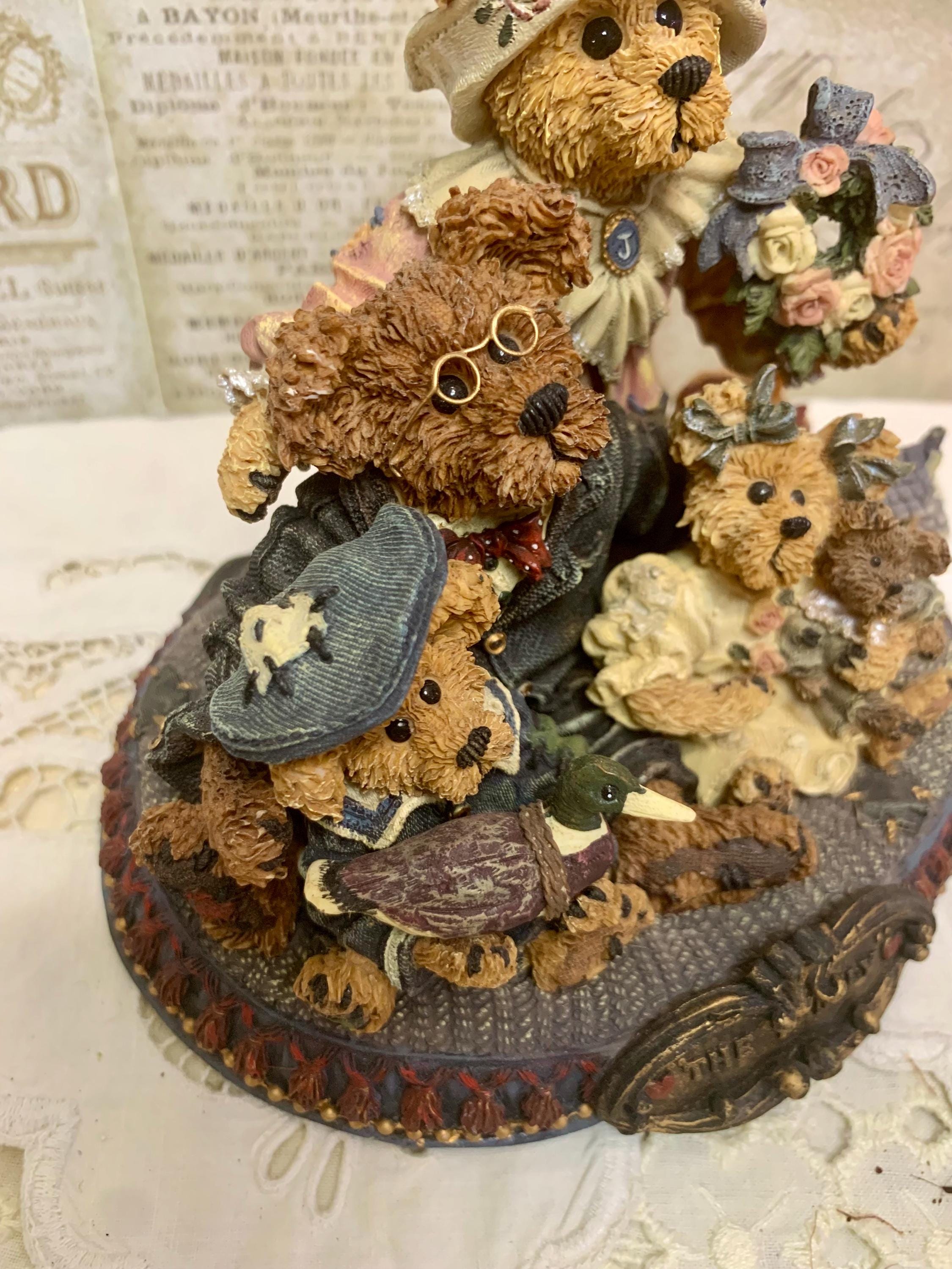 Vintage Boyds Bears Family Figurine: Retired Bearstone Collection