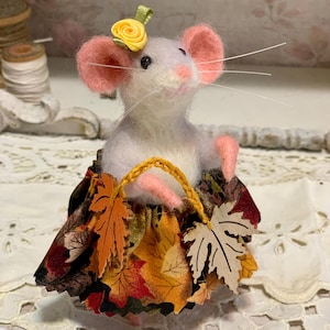 Thanksgiving Mouse Pippa – Handmade Needle Felted Mouse Figurine – Fall Table Decor – Autumn Wool Dressed Mouse Collectible Gift