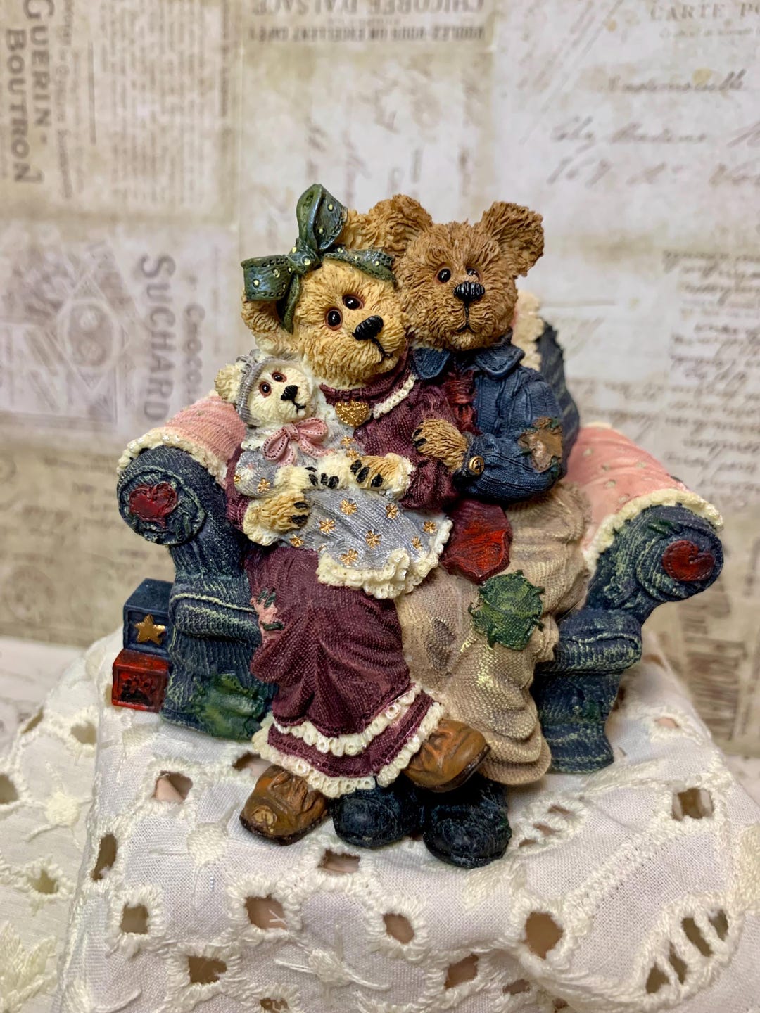 Vintage Boyds Bears Music Box Figurine: Momma, Poppa, Baby Bears