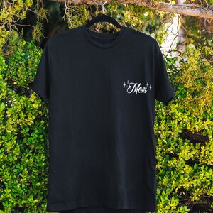 MOM-T-Shirt für Erwachsene mit Schriftzug „Stars“ und Rosengrafik