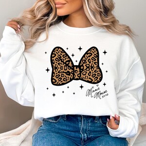 Sweat-shirt ou sweat à capuche Minnie Mouse, sweat-shirt Disney Xoxo, sweat-shirt femme Disney, sweat-shirt noeud léopard Disney, cadeau maman Disney White