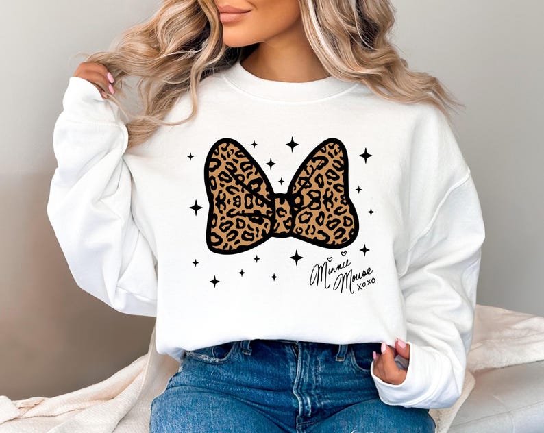 Sweat-shirt ou sweat à capuche Minnie Mouse, sweat-shirt Disney Xoxo, sweat-shirt femme Disney, sweat-shirt noeud léopard Disney, cadeau maman Disney White