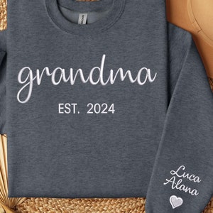Custom Grandma Sweatshirt, Embroidered Grandma Sweater, Personalized Grandma Crewneck, KidsName on Sleeves, Mother's Day Grandma gift