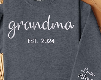 Sweat grand-mère personnalisé, pull grand-mère brodé, col rond grand-mère personnalisé, nom de l'enfant sur les manches, cadeau grand-mère pour la fête des mères