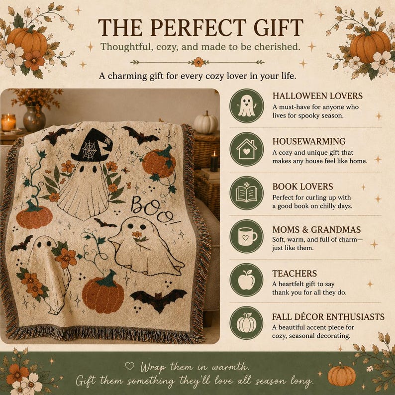 Puede incluir: Una manta tejida con fondo crema que presenta ilustraciones de fantasmas, calabazas naranjas, murci&eacute;lagos negros y flores. El texto incluye THE PERFECT GIFT, BOO!, HALLOWEEN LOVERS, HOUSEWARMING, BOOK LOVERS, MOMS & GRANDMAS, TEACHERS y FALL D&Eacute;COR ENTHUSIASTS.