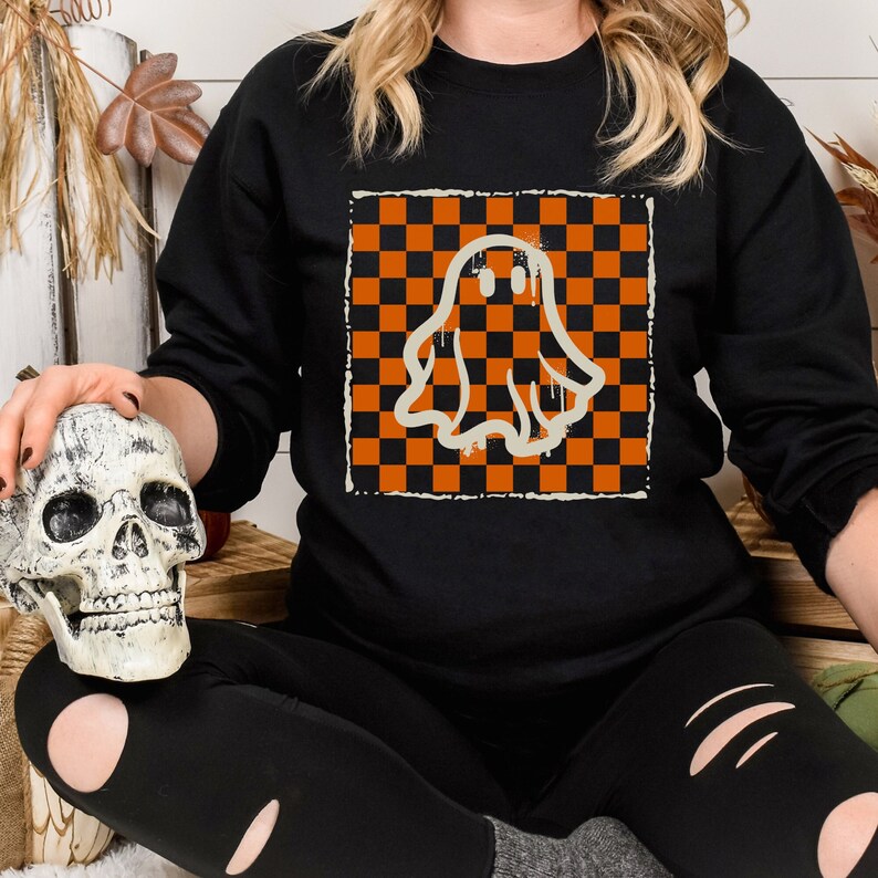 Retro Checkered Ghost Sweater, Halloween Ghost Sweatshirt, Spooky Sweatshirt Ghost, Checkered Halloween Pullover, Spooky Season Sweatshirt bild 1