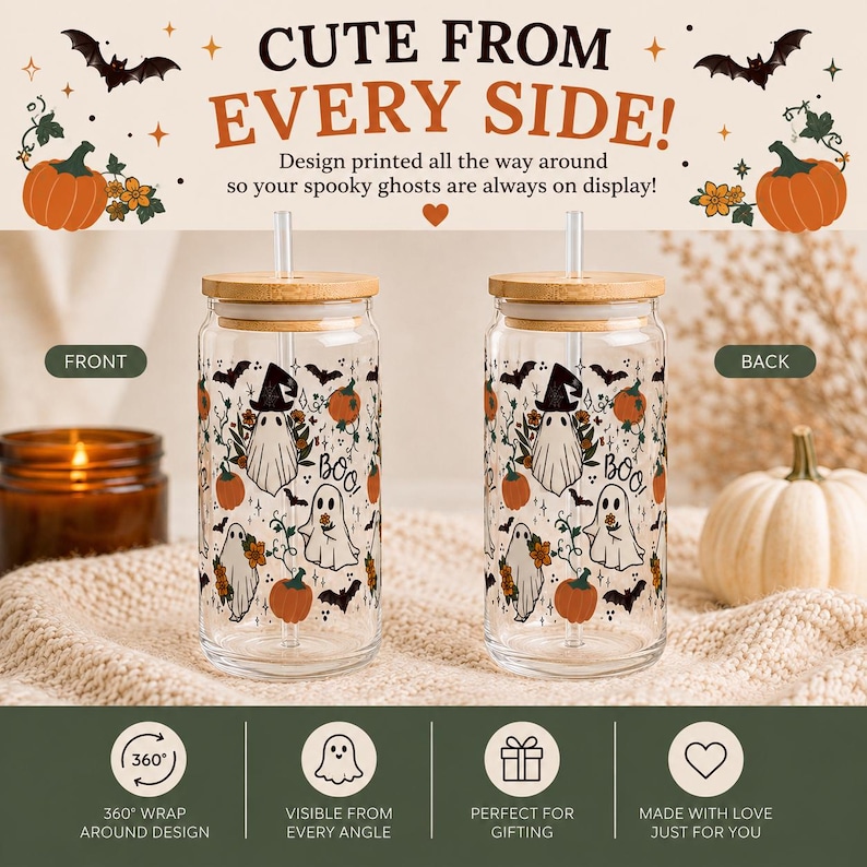 Peut inclure: Deux verres transparents avec couvercles en bambou et pailles transparentes, orn&eacute;s d'un motif r&eacute;p&eacute;titif de fant&ocirc;mes blancs portant des chapeaux de sorci&egrave;re noirs, de citrouilles orange et de petites chauves-souris noires.