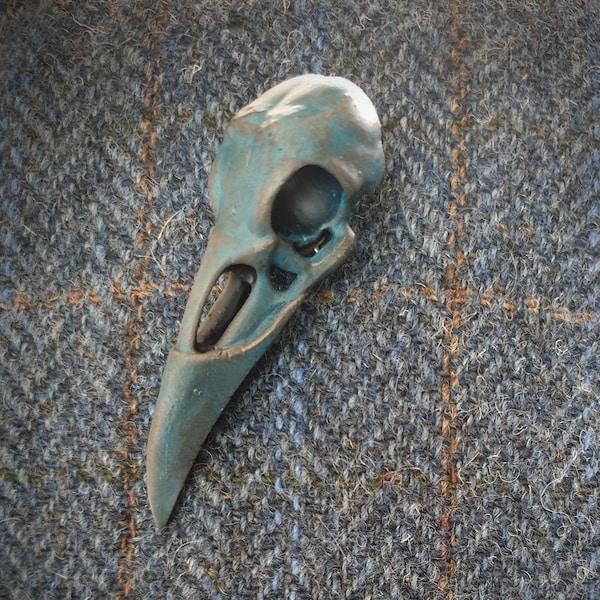 Raven Skull Pin