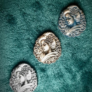 Geisha Pin